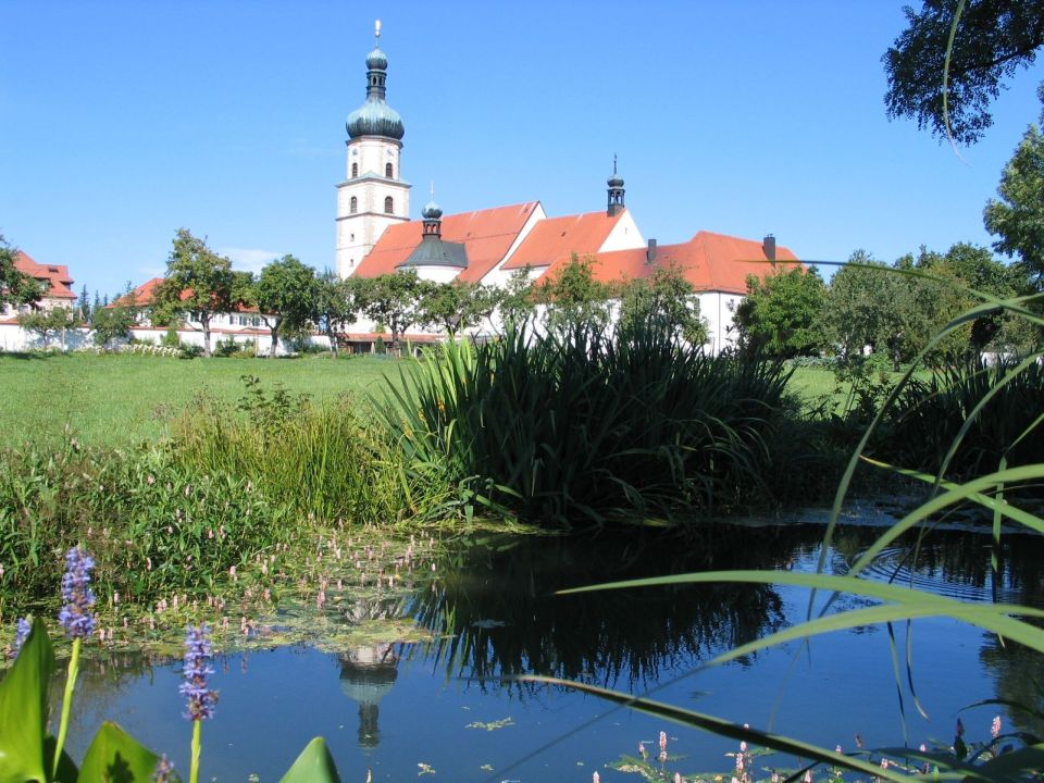 Klostergarten mit Teich